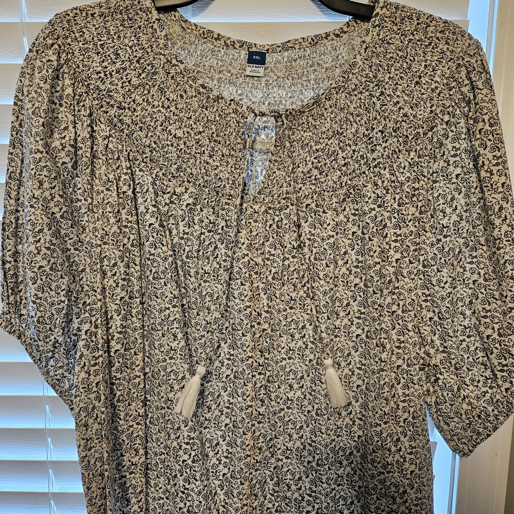 Old Navy Black and White Tie Front 3/4 Sleeve Blouse